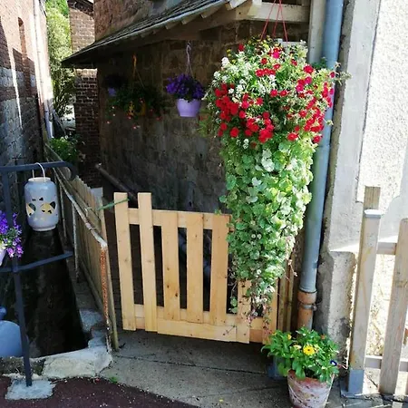 Apartment Studio In Les Roses With Wifi 900 M From The Beach